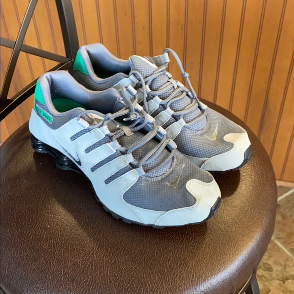NIKE SHOX Size 10.5